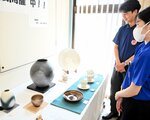 山本さんの力作が並ぶロビー展