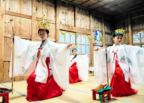 今回初めて奉納された「浦安の舞」