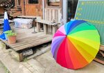ＬＧＢＴのシンボルカラーである虹色の傘。ＬＧＢＴ成人式などイベントを開く時はいつも入り口に置いている