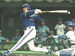 　１９９８年の日本シリーズ第５戦で先制の適時二塁打を放つローズさん＝西武ドーム