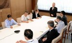 相次いで発生した県職員の不祥事を受けて開かれたコンプライアンス会議＝１２日、鳥取県庁