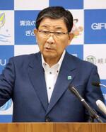 　記者会見する岐阜県の古田肇知事＝２１日午後、岐阜県庁