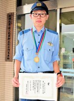 村岡ダブルフルウルトラランニング１００㌔一般男子の部で優勝した豊島さん＝新温泉町戸田の美方署