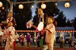 　米国では仏教が日系人らの心の支えとなってきた。サンマテオ仏教会では今も子どもたちが参加して盆踊り大会などが催される＝２０２３年８月、米カリフォルニア州サンマテオ（撮影・鍋島明子、共同）