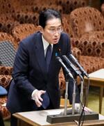 　参院予算委で答弁する岸田首相＝８日午後