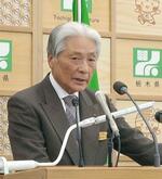 　記者会見する栃木県の福田富一知事＝２７日午後、栃木県庁