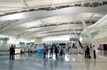 　約３年３カ月ぶりに再開した羽田空港第２ターミナルの国際線施設＝１９日早朝