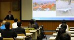 能登半島地震でのドローン活用法について学ぶ参加者＝鳥取市尚徳町の県立図書館