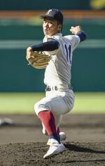 　興南戦に先発した大阪桐蔭・中野＝甲子園