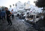 　爆発があった病院付近＝１８日、パレスチナ自治区ガザ（ロイター＝共同）