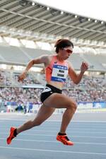 　女子４００メートル（視覚障害Ｔ１３）で力走する佐々木真菜。５８秒０２で５位＝パリ（共同）