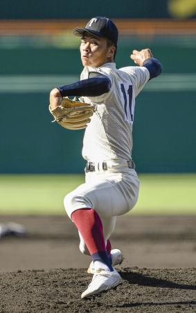 　興南戦に先発した大阪桐蔭・中野＝甲子園