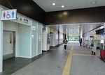 橋上化された倉吉駅の自由通路＝２０２４年10月13日、倉吉市