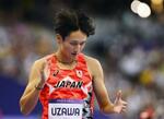 　男子２００メートルで準決勝進出を決め、手をたたく鵜沢飛羽＝パリ郊外（共同）