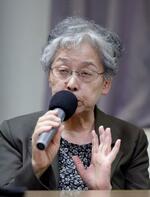 　ノーベル平和賞の受賞が被団協に決まり、記者会見する横山照子さん＝１０月、長崎市