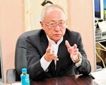 地域における新聞社の役割を語る近江社長