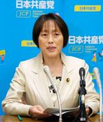 　共産党の衆院選公約を発表する田村委員長＝１０日午後、国会