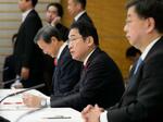 　花粉症に関する関係閣僚会議であいさつする岸田首相（右から２人目）＝１１日午前、首相官邸