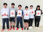 ＩＬＣＡ６級で３位以内に入った選手ら＝境港公共マリーナ