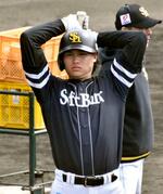 　打撃練習するソフトバンク・笹川＝宮崎