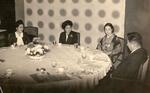 　１９３９年、座談会に出席した（左から）久米愛さん、三淵嘉子さん、中田正子さん（個人蔵、鳥取市歴史博物館寄託）