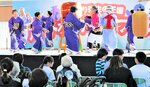 ステージ上で多彩なイベントが行われた会場＝３日、鳥取市青谷町露谷