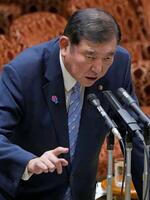 　参院予算委の集中審議で答弁する石破首相＝１０日午後