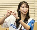 　インタビューに答える牧野真莉愛さん＝２０２４年１１月