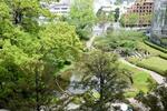 　毛利庭園。ハート形のパブリックアートは人気のフォトスポットだ＝東京都港区