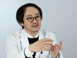 　「洗眼や鼻うがいも効果的。外出先から帰宅したらすぐに着替えるなど、花粉を家に持ち込まないことが重要です」と話す猪俣武範医師