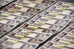 　押収された新１万円札の偽札＝１３日午後、警視庁牛込署