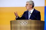 　ＩＯＣ総会でスピーチするバッハ会長＝１９日、コスタナバリノ（ロイター＝共同）