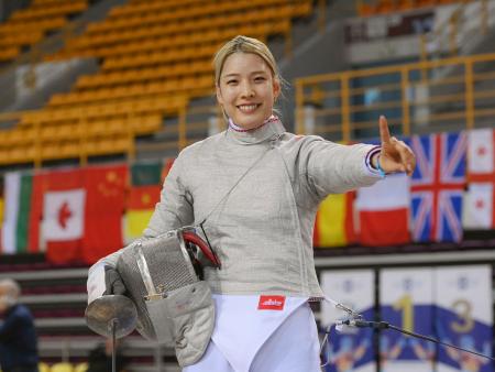 　フェンシングのＷ杯で優勝した江村美咲＝イラクリオン（日本フェンシング協会提供）