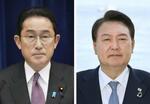 　左から岸田文雄首相、韓国の尹錫悦大統領