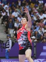 　女子やり投げ予選　北口榛花の１投目＝パリ郊外（共同）