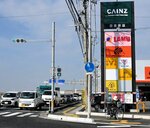 国道４３１号沿いでは新規出店が相次ぐが、交通渋滞も課題となっている＝１月２４日、日吉津村富吉