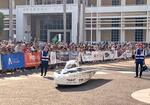 　２２日、オーストラリア北部ダーウィンで始まった「ブリヂストン・ワールド・ソーラー・チャレンジ」でスタートする東海大チームの車（ブリヂストン提供・共同）