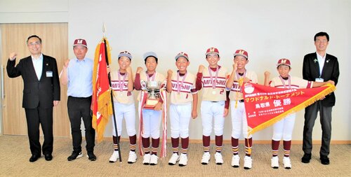 全日本学童軟式野球マクドナルド・トーナメントに出場する宮ノ下スポーツ少年団（鳥取市提供）