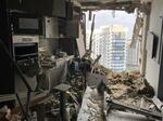 　撃墜されたロシア軍のイラン製無人機「シャヘド」によって損壊したウクライナの首都キーウのマンションの部屋＝７月（ゲッティ＝共同）