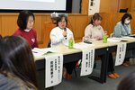 就農のきっかけややりがいについて語る女性農業者＝２０日、倉吉市の鳥取県立農業大学校