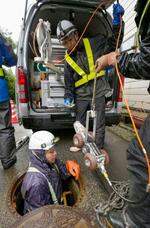 　下水管の復旧作業＝２５日、石川県珠洲市