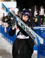 　Ｗ杯ジャンプ女子個人第１０戦の飛躍を終え、引き揚げる高梨沙羅＝大倉山