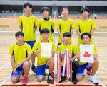 男子で７年連続１３度目の優勝を果たした米子松蔭＝鳥取市民体育館