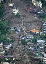 　静岡県熱海市で発生した大規模土石流で、建物などが押し流された現場＝２０２１年７月４日