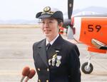 　第２０１教育航空隊司令に着任し、取材に応じる川合文子１等海佐＝５日午前、山口県下関市の海上自衛隊小月航空基地