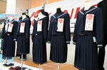 現在は学校ごとに異なる制服を着用しているが、ジェンダーレス制服について議論が始まろうとしている＝９日、鳥取県倉吉市山根のパープルタウン