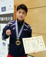 　男子ライト級で優勝した堤麗斗＝ひがしんアリーナ