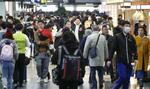 　利用客で混雑する羽田空港の国内線出発ロビー＝２９日午前