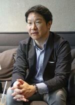 　取材に応じるフォロフライの小間裕康ＣＥＯ＝２０２４年１０月、大阪市