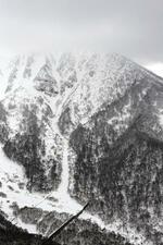 　２日に雪崩があった鳥取県の大山＝３日午前